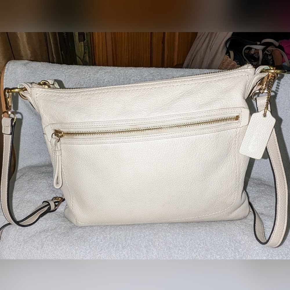 Coach Poppy Perri Hippie off white leather bag. 22421M